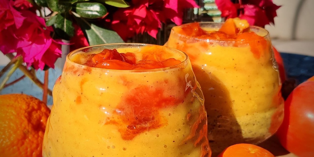 Смузи с коноплей, мандаринами и хурмой. ⠀