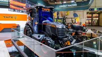 Фото: global-agriculture.com / brandspecharcha.comНовый концептуальный гибридный трактор TAFE EVX-75