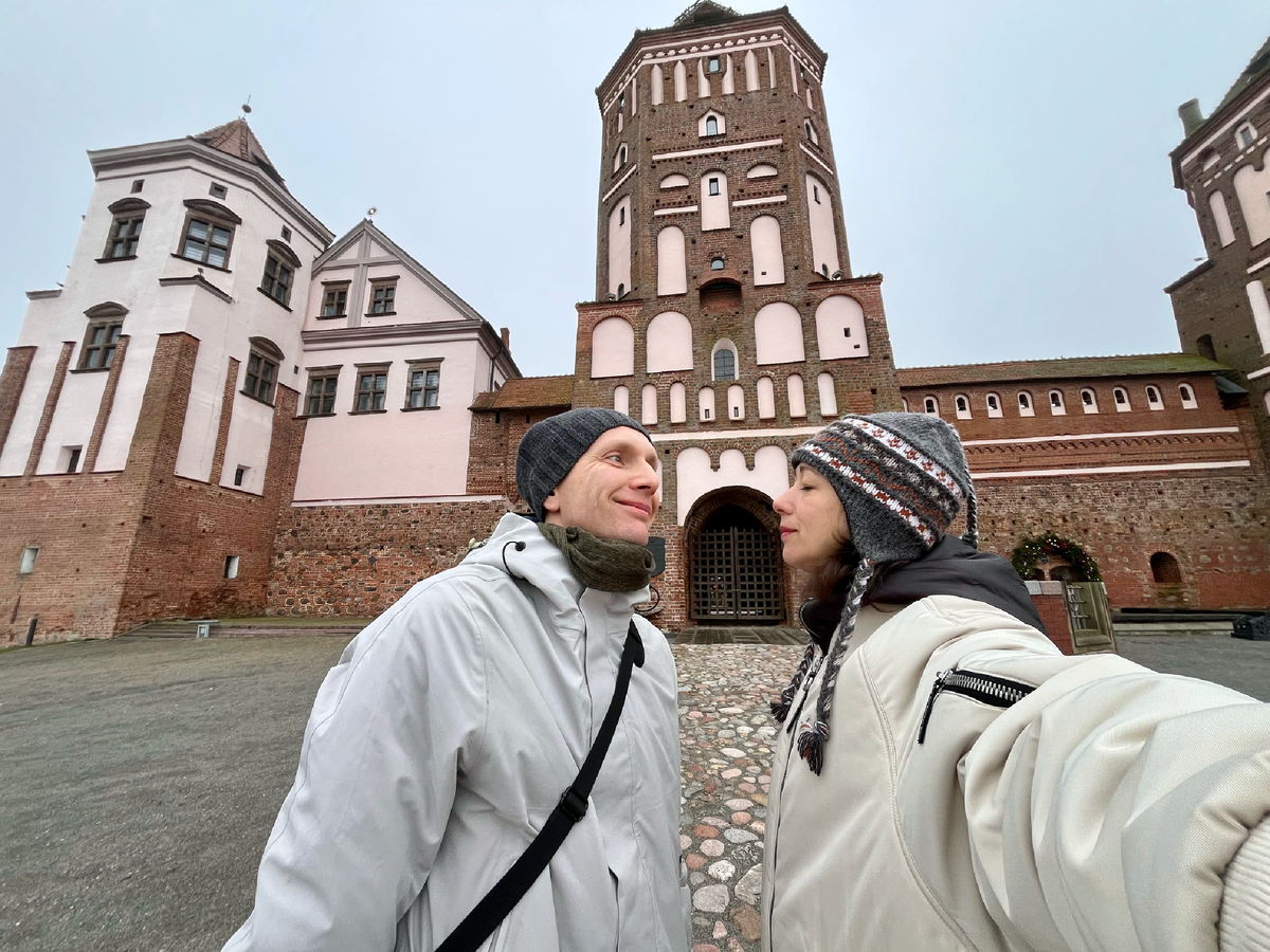 У Мирского замка 17 декабря 2025 г.