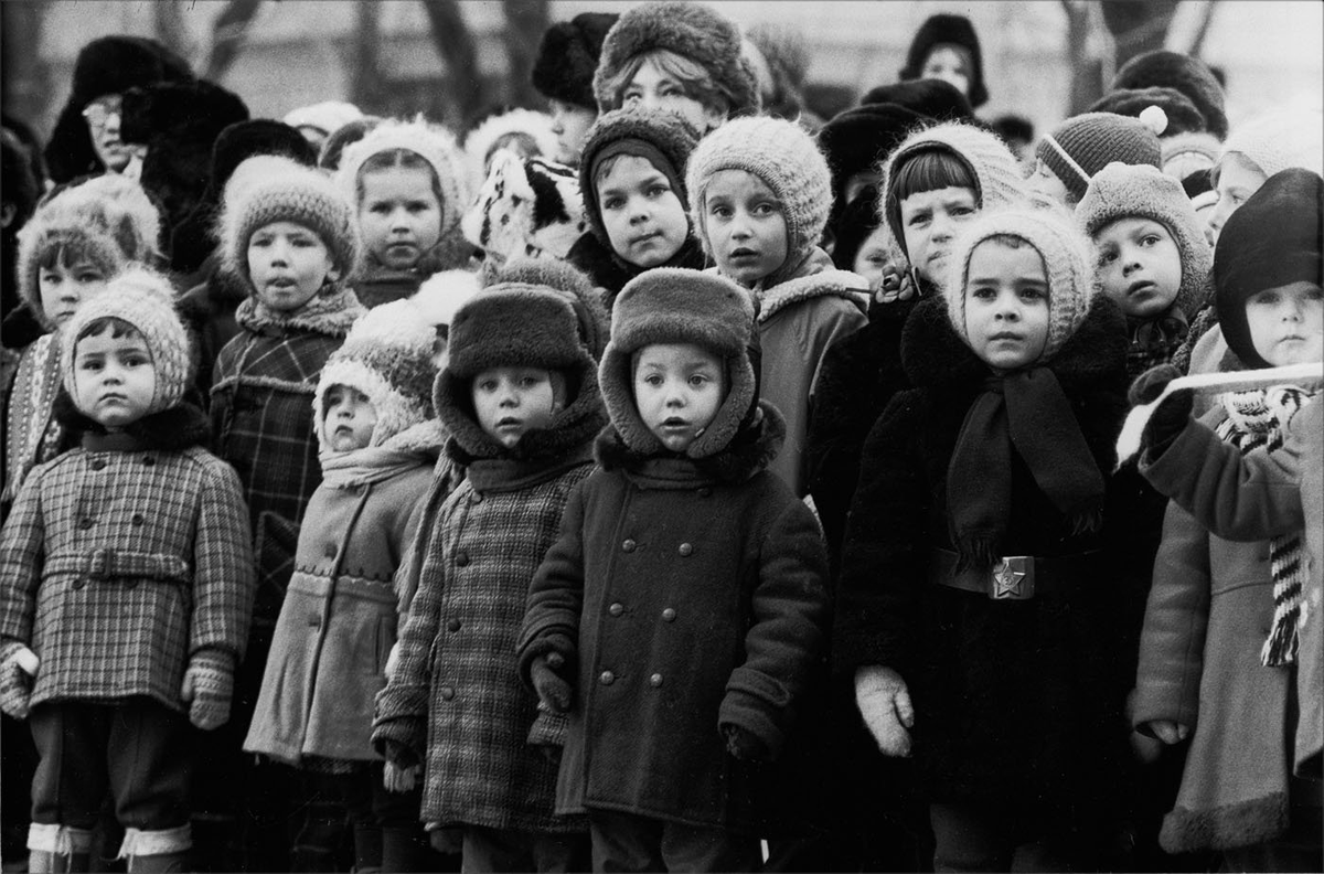 Все были одеты и сыты. Одеты преимущественно одинаково