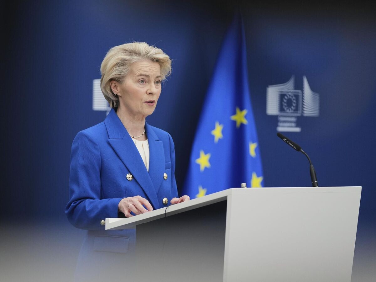    Глава Еврокомиссии Урсула фон дер Ляйен выступает на пресс-конференции в штаб-квартире ЕС в Брюсселе | © AP Photo / Virginia Mayo