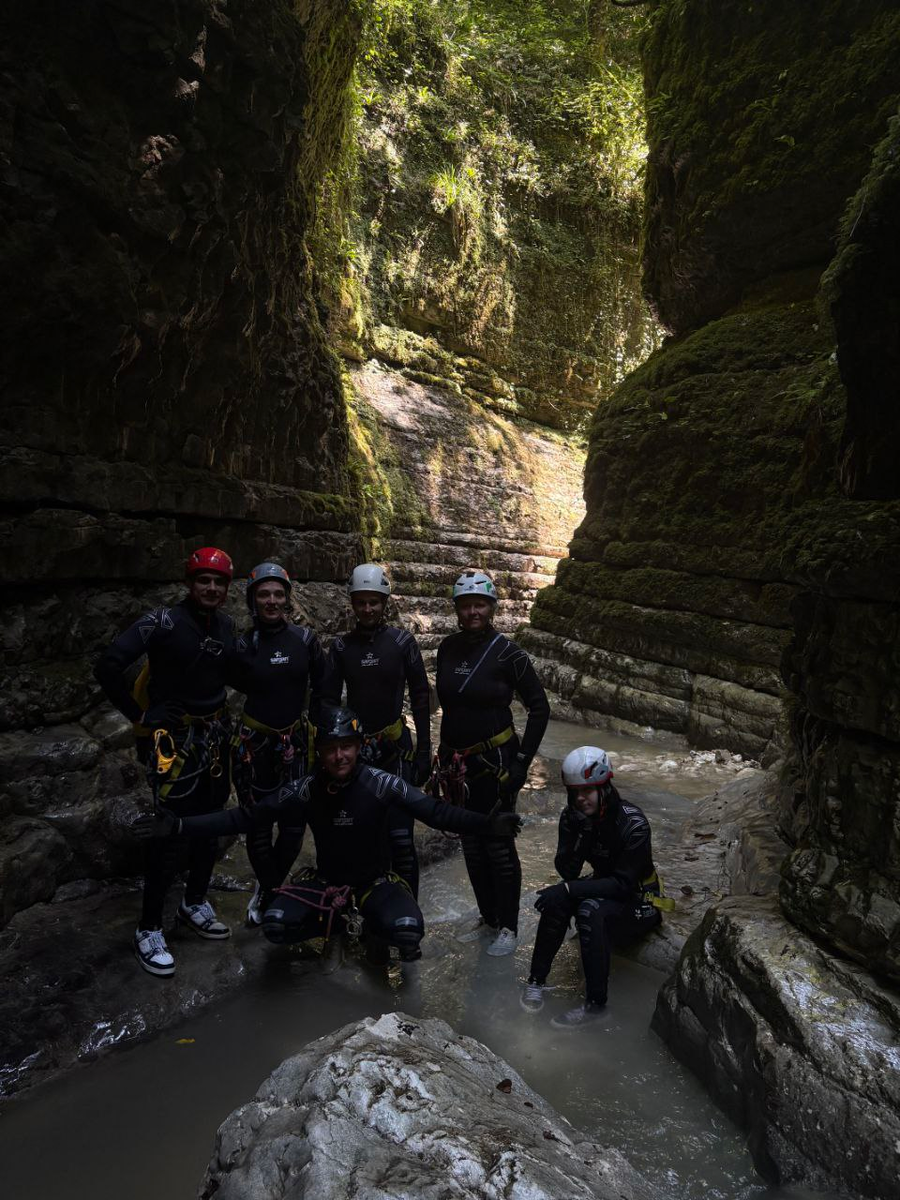 Каньонинг - тоже своего рода игра, связанная с преодолением препятствий