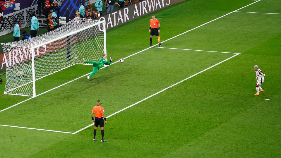     Сафонов отразил четыре пенальти и помог ПСЖ выиграть Межконтинентальный кубок REUTERS/Rula Rouhana