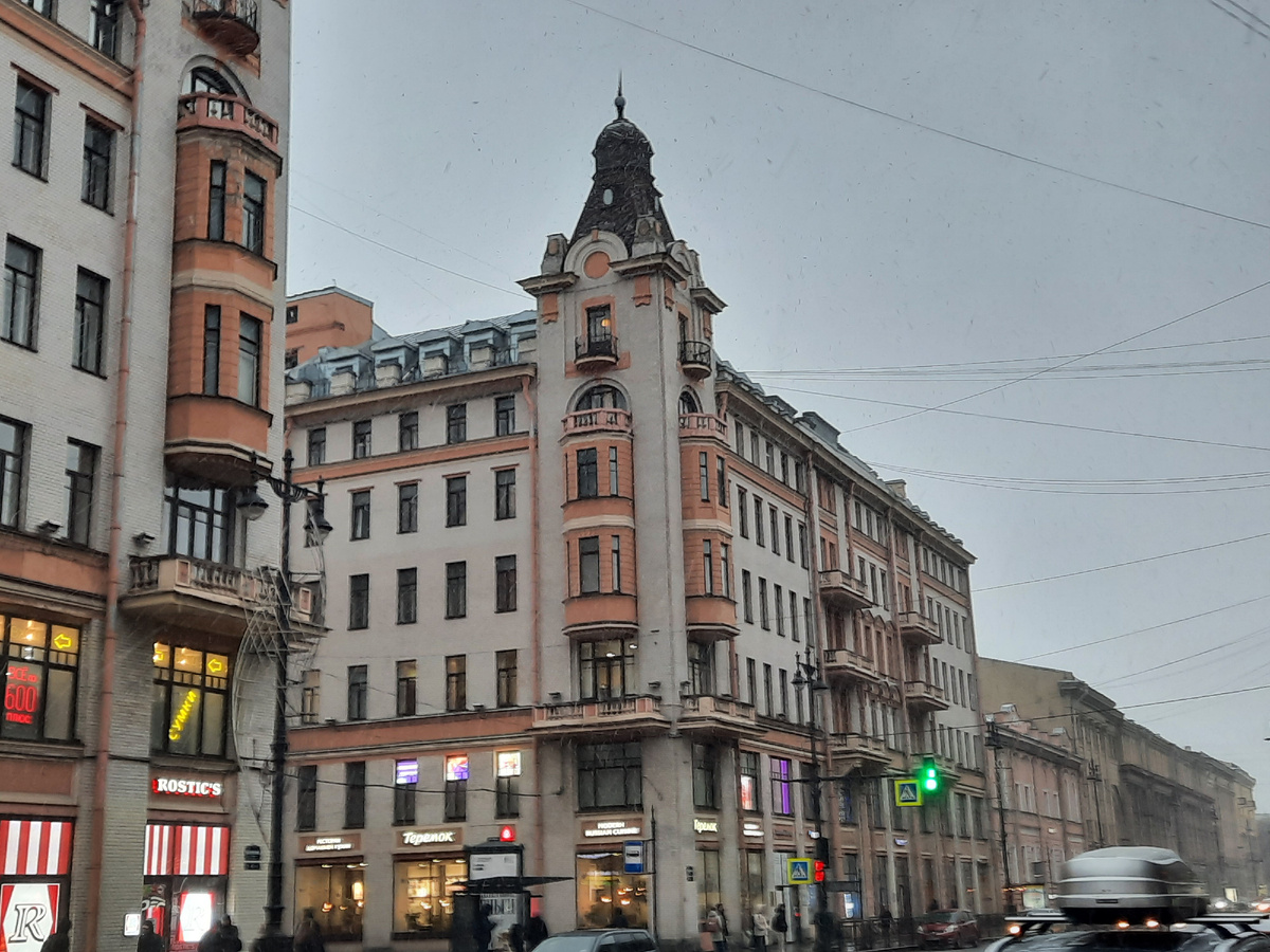 Здание, где находится наш отель РиверСайд Сенная.