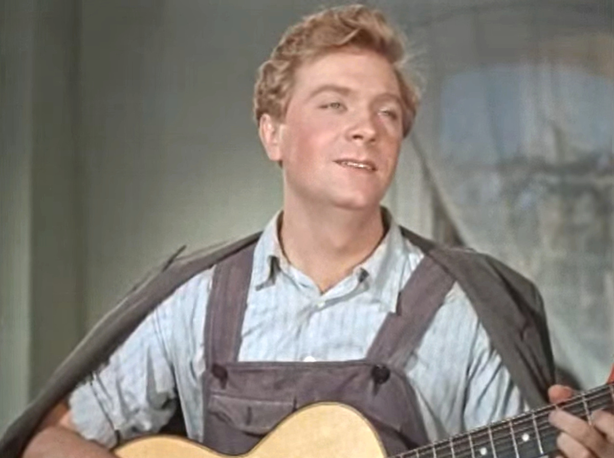 Кадр из кинофильма "Гость с Кубани", 1955 г., режиссер Андрей Фролов, сценарист Юрий Нагибин, композитор Оскар Сандлер (скриншот)