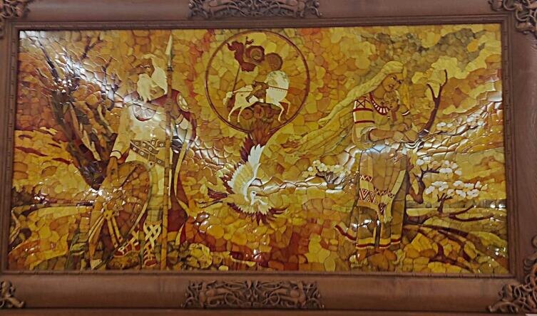    Второе в мире по величине произведение из янтаря — мозаика «Русь» Фото: Анна Табаева, личный архив