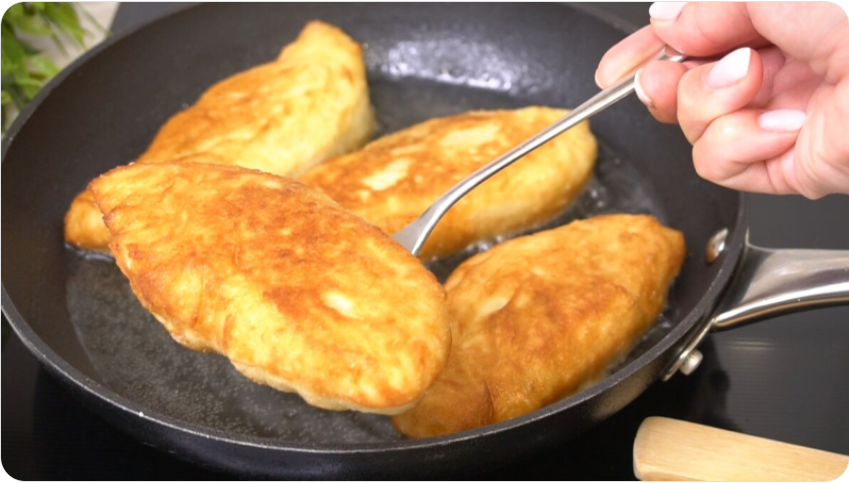 Пирожки из мягкого теста, которое замешиваю ложкой: в пост это ходовой рецепт теста...