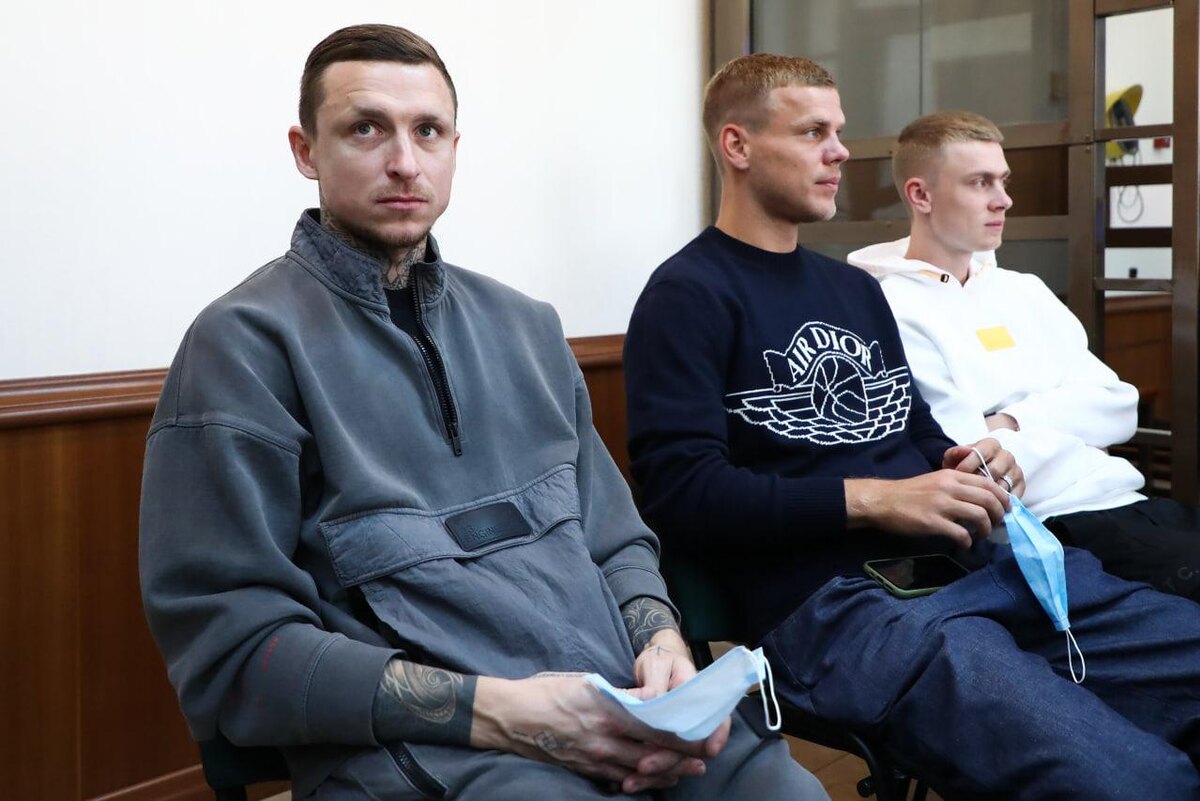 Антон Новодережкин / ТАСС📷Павел Мамаев, Александр Кокорин и его брат Кирилл Кокорин (слева направо)