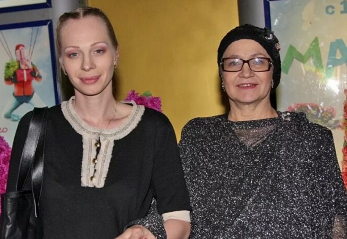 Олеся с мамой