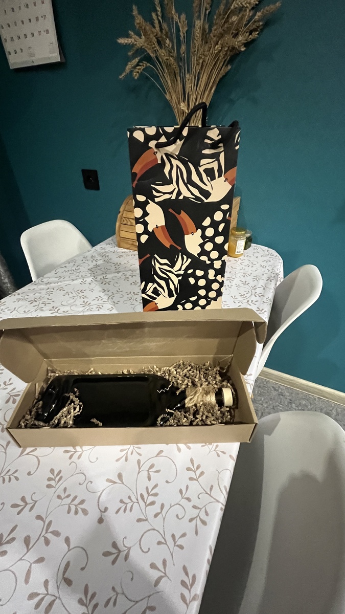 Подарок 🎁 тарелка в виде помятой бутылки 🤭