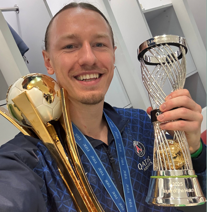 Матвей Сафонов не зря перешел в ПСЖ - и в историю вошел, и тутулы выиграл  