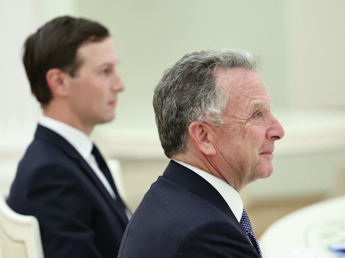    Спецпосланник президента США Стивен Уиткофф и зять президента США Джаред Кушнер во время встречи с президентом РФ Владимиром Путиным | © РИА Новости / POOL