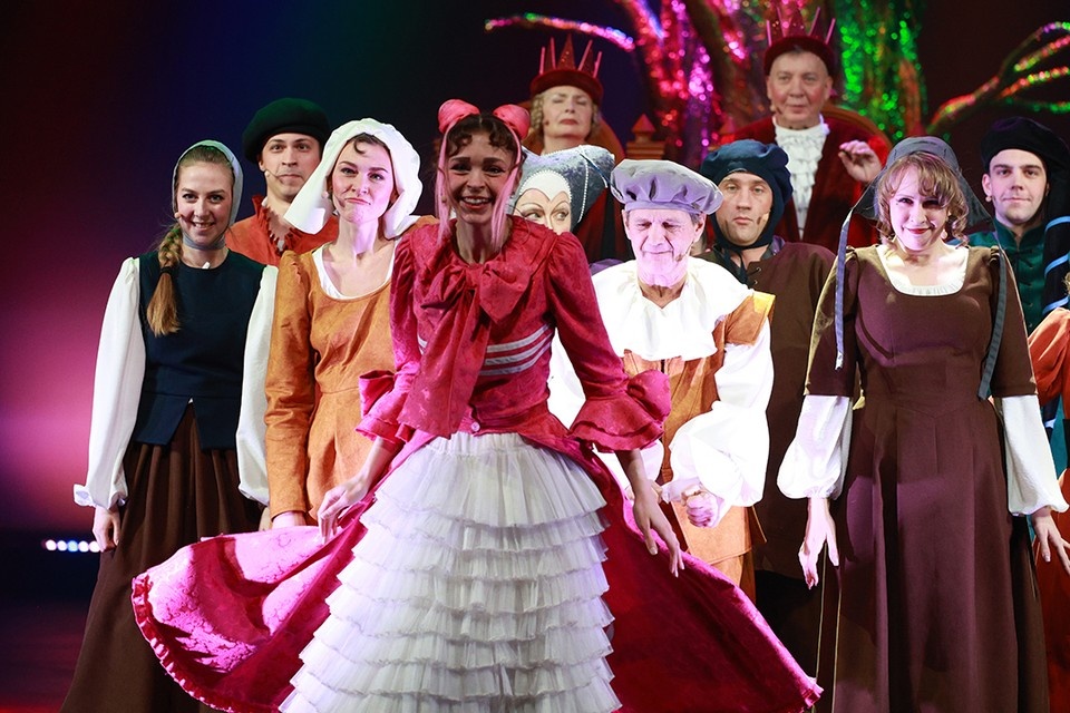    Во время Губернаторской елки школьникам покажут представление "Три орешка для Золушки" Олег УКЛАДОВ