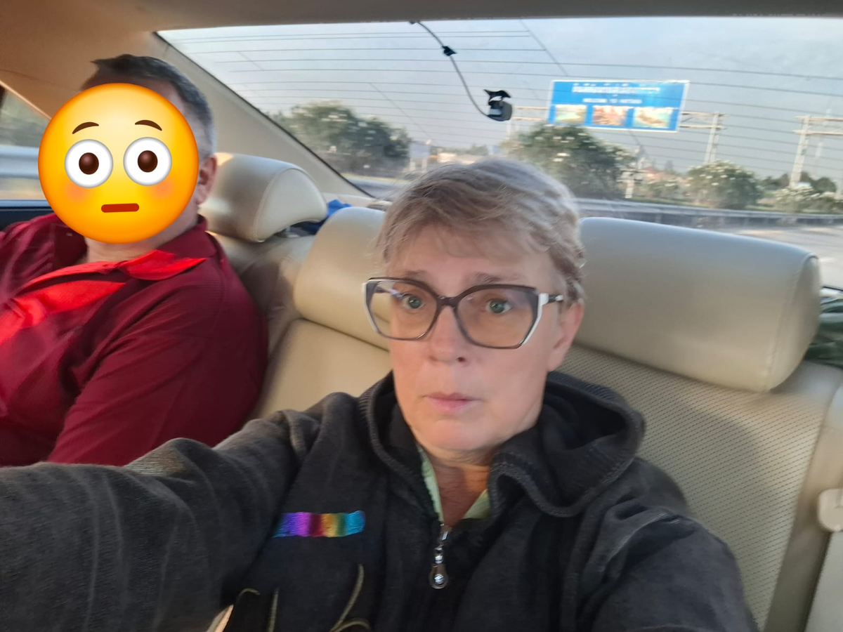 Едем выручать  из беды Васины вещи. Оба  в предвкушении. Финал еще не известен.