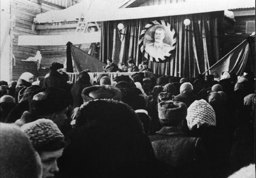 Митинг в день празднования годовщины Октябрьской  революции. Фото из фондов Музея вечной мерзлоты г. Игарка.
