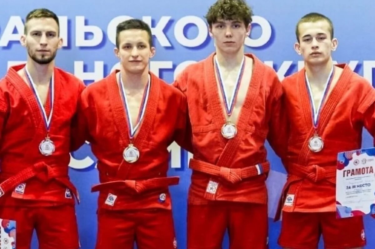    Самбисты Югры удостоены 39 медалей на соревнованиях УрФО