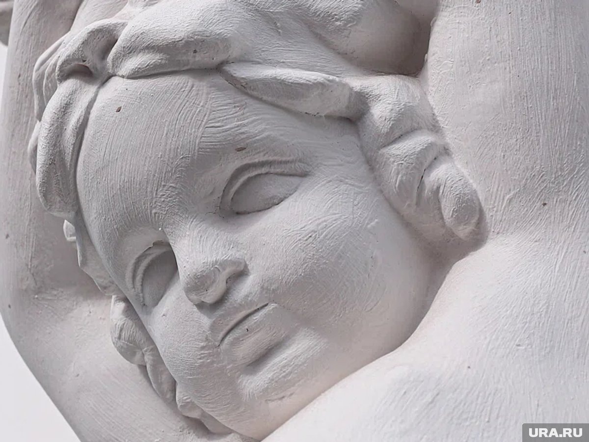    "Путти» - это фигурки детей-ангелов в позах атлантов