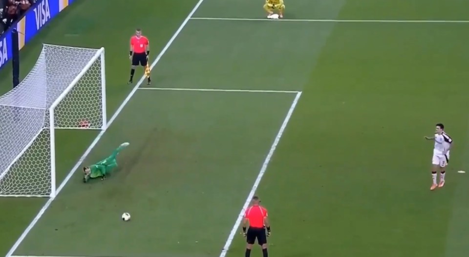    Матвей Сафонов отбил четыре пенальти. Источник: Кадр из видео "ВКонтакте"