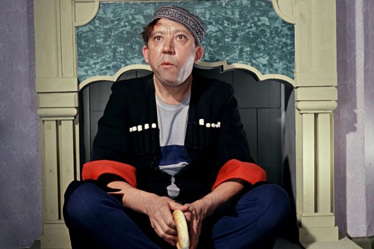 "Помните песню в исполнении Юрия "Если б я был султан"... Но наряду с комедийными ролями, он играл и серьёзные..