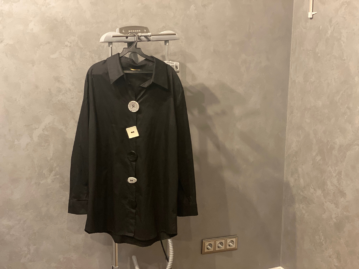 Зато гладить удобно, да и шкафы не занимают много места. 