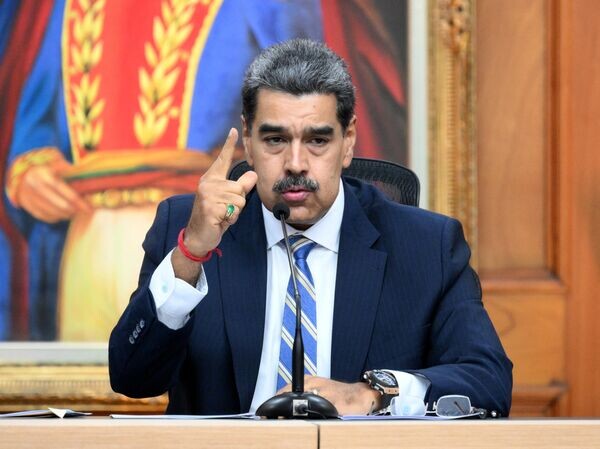 Мадуро призвал Колумбию и её армию объединиться с Венесуэлой против "иностранной интервенции"