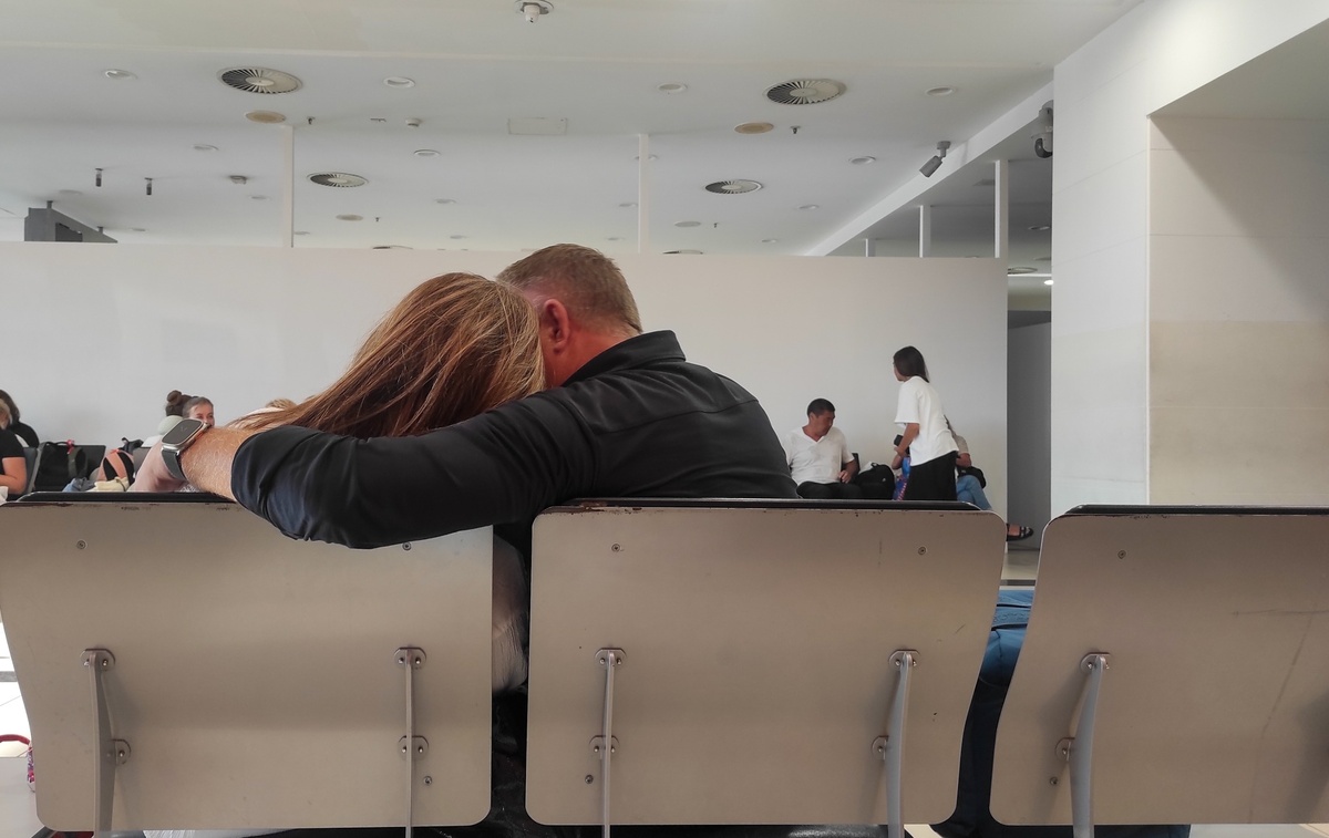 При задержке рейса авиакомпании обязаны обеспечить пассажиров напитками и питанием.  Фото: Фото: ФедералПресс / Наталья Ельцова