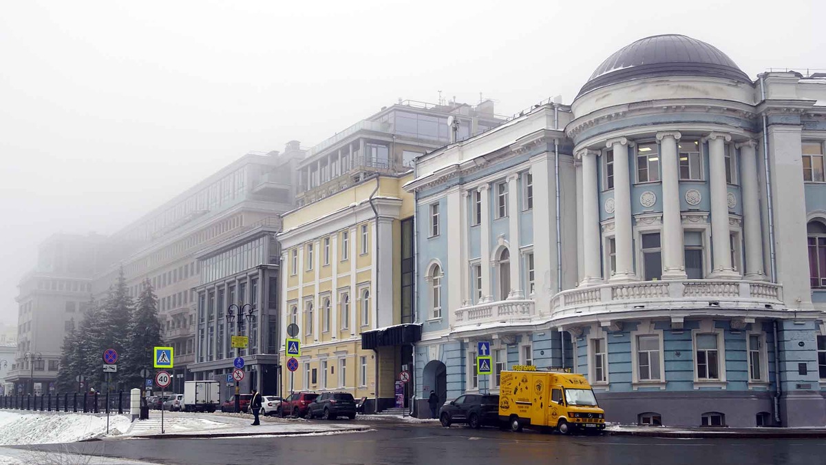 На Верхневолжской набережной можно увидеть самые красивые дома Нижнего Новгорода. Листайте галерею, чтобы увидеть еще фото