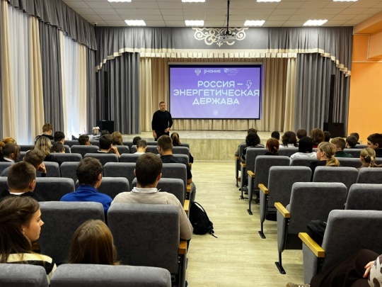    В школе №5 имени атамана Платова "Наша газета"