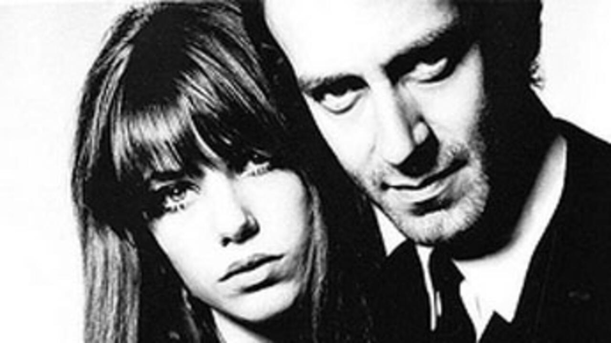 К ужасу родителей, Джейн и Джон Барри поженились вскоре после того, как ей исполнилось 18. Её новый муж был на 14 лет старше её.