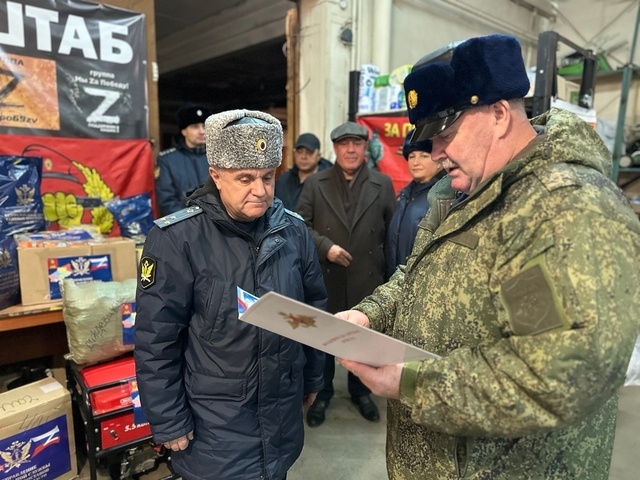 Тверские приставы и Союз десантников передали новогодний груз бойцам СВО