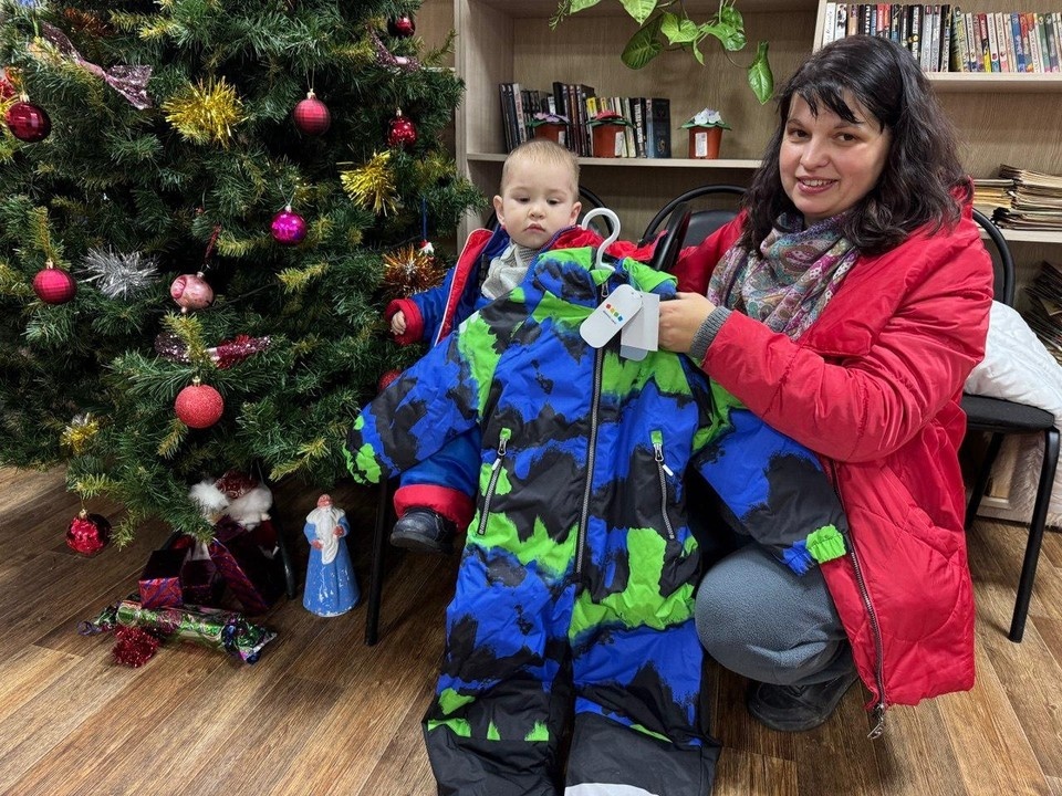    Фото: «Детский мир» и SOKOLOV помогли детям в Красном-на-Волге