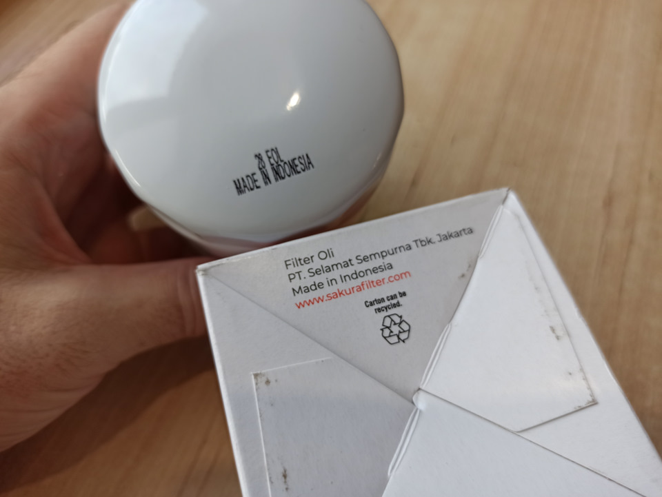 На самом фильтре Sakura C-31090SL и его упаковке происхождение указано как Джакарта, Индонезия