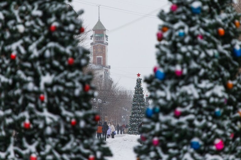    В Оренбурге отремонтировали дороги к главным новогодним площадкам Оренбуржье