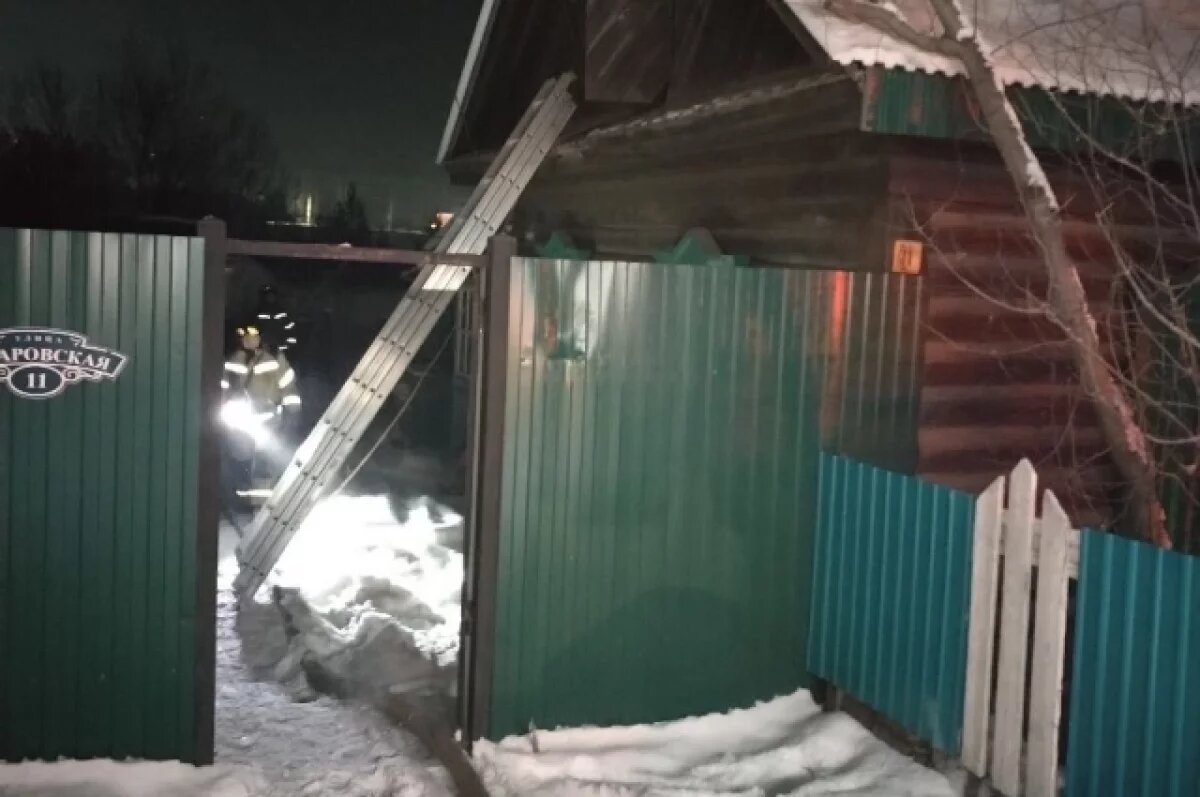    Росгвардейцы спасли семью из пожара дома в Хилке