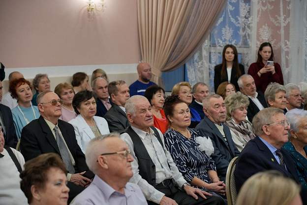    Губернатор Соколов поздравил пары, проживших вместе более 50 лет