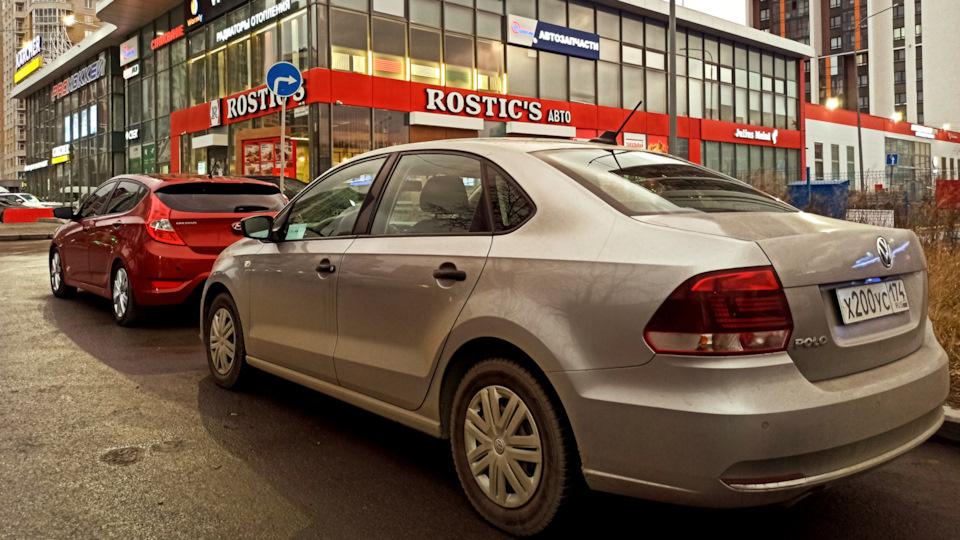 В ЕКБ на парковке у Ростикса