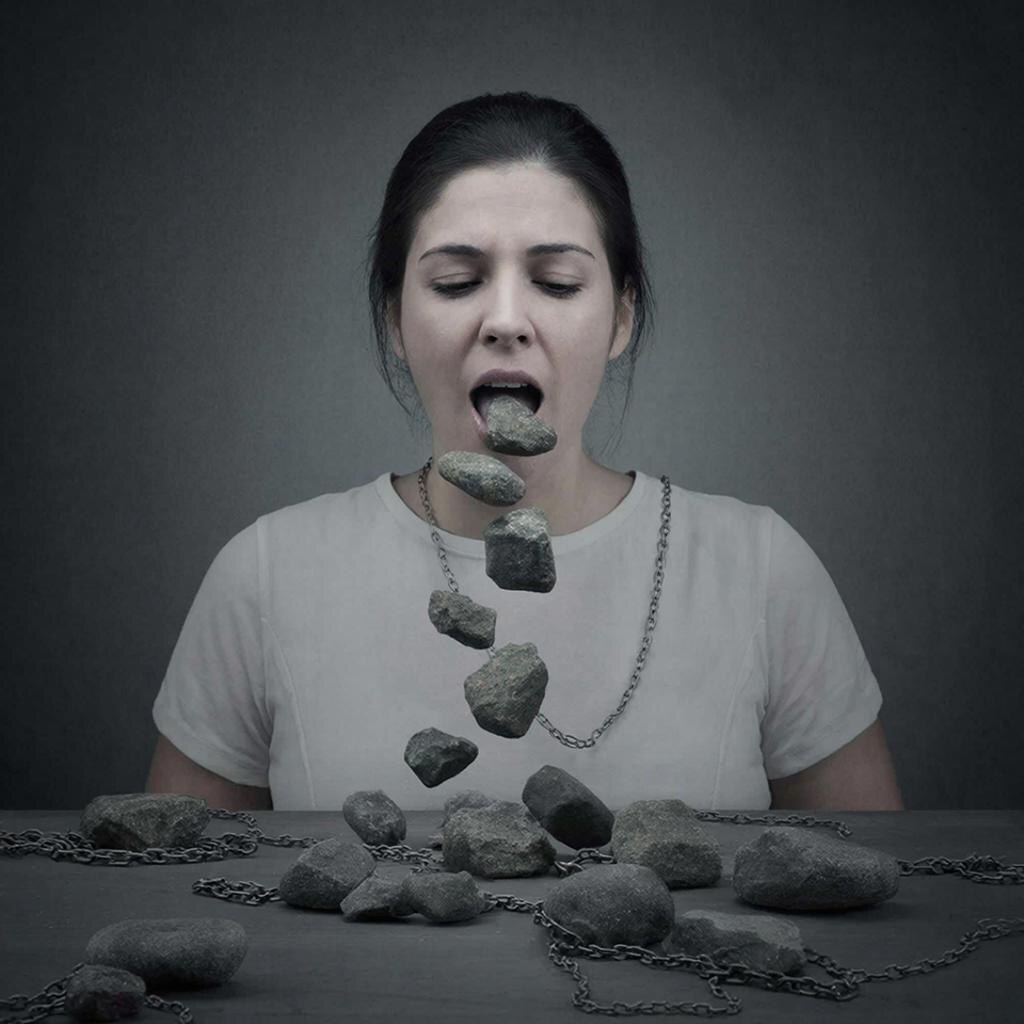 Каждое "Денег нет" — это кирпич в стену между вами и богатством.