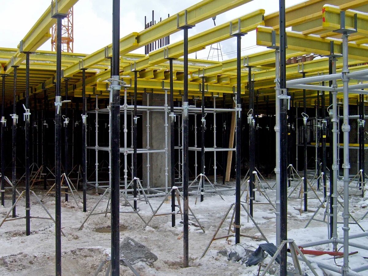 Телескопические стойки, предел использования до 4,9-5,3 м;