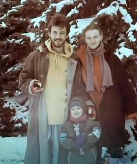    Николай Добрынин, Анна Терехова и их сын Миша в счастливые годы брака.