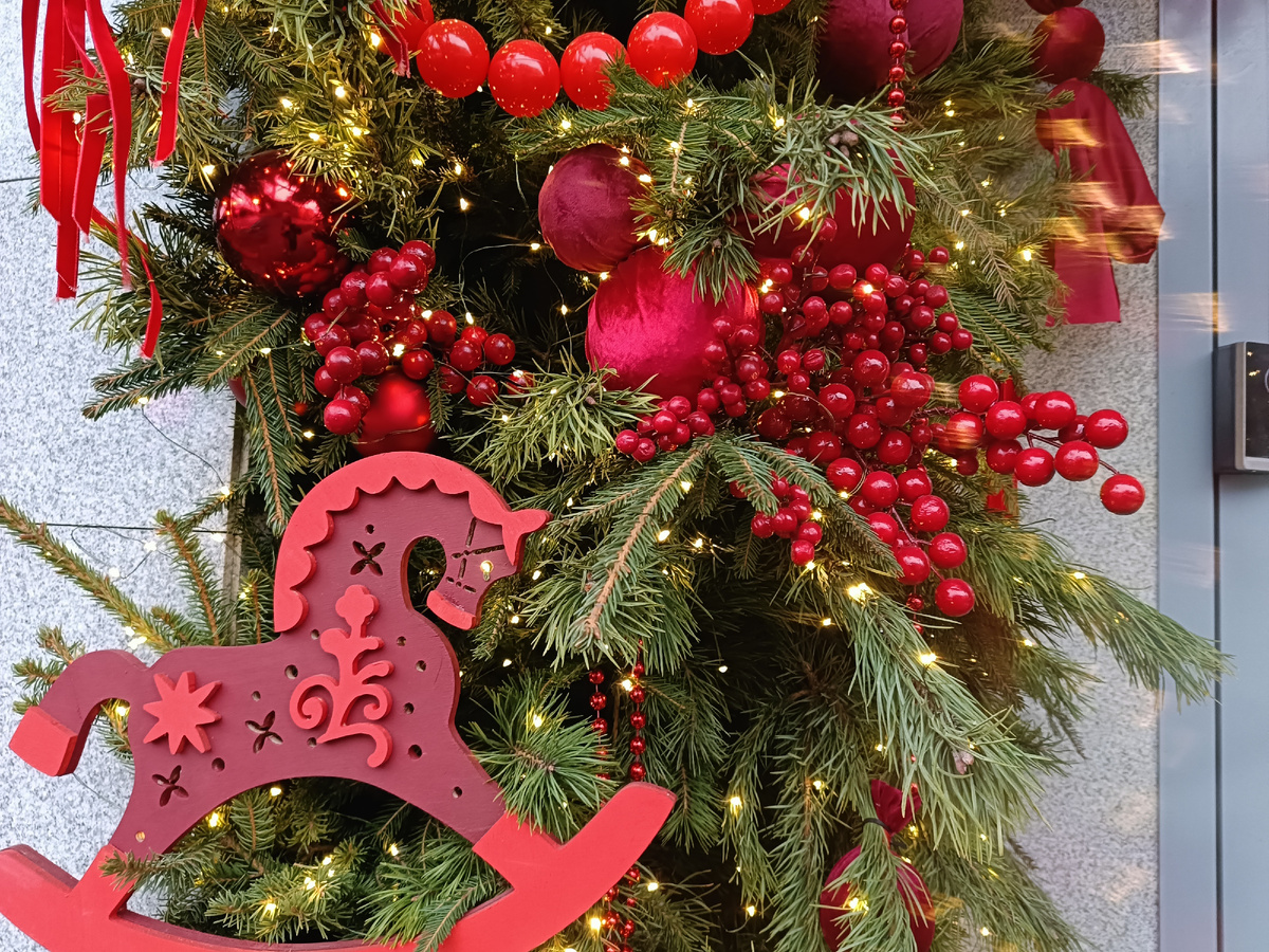 Немного предновогоднего Питера вам, у меня много такого в закромах!