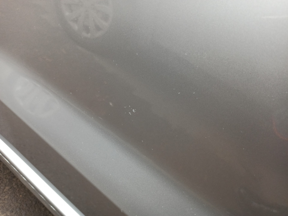 Вот так уходит в зиму мой левый борт. Стараешься-стараешься, чтобы машинка в идеале была, а тут: оп! – олень нерадивый нарисовался… И опять траты-траты-траты…