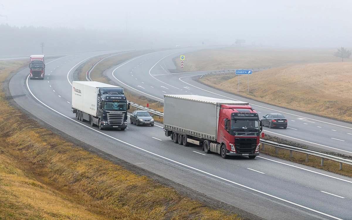 JuiceCo / Shutterstock / FOTODOM📷Система отслеживает маршрут и текущее положение автомобиля в режиме реального времени. Это особенно важно для компаний с автопарками, владельцев грузового транспорта и т. д.