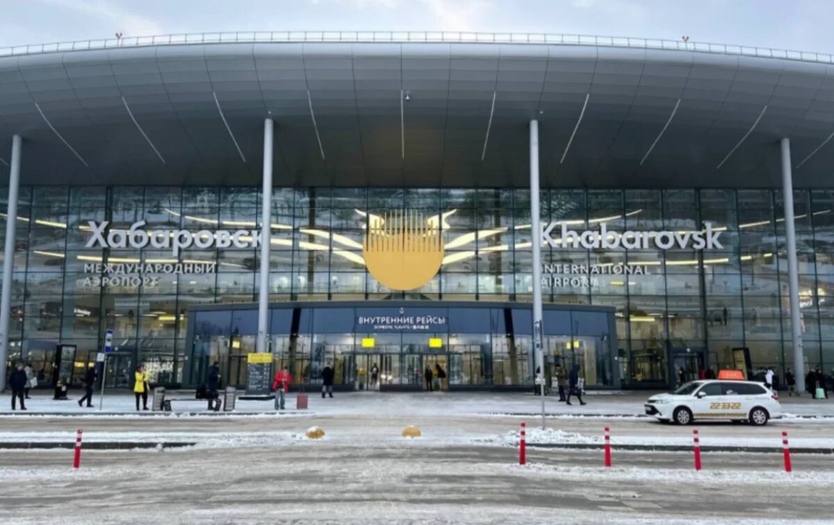    Сотни пассажиров застряли в аэропорту Хабаровска