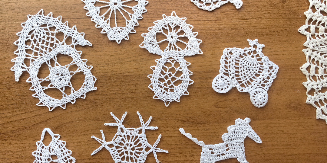 Навязала крючком игрушек к Новому году. Схемы снежинок для вас