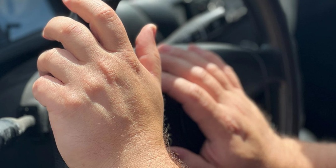 В Кургане поставили гигантские блоки, заблокировав въезд напротив школы №9. Фото