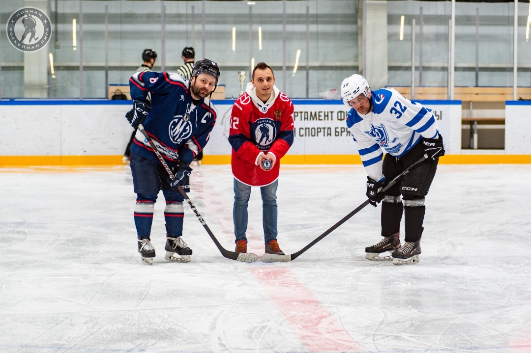 «Владислав Говорухин проводит символическое вбрасывание на Кубке Открытия»
