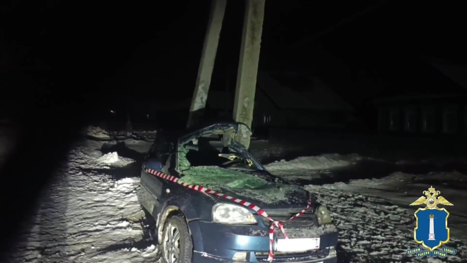    В ульяновской Тереньге водитель врезался в столб и умер по дороге в больницу | ФОТО: скриншот с видео