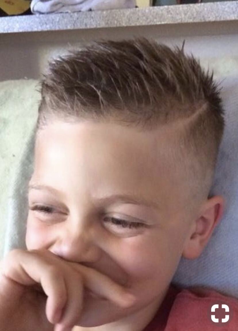 Фото из интернета. Брат смеялся над причёской Маши.