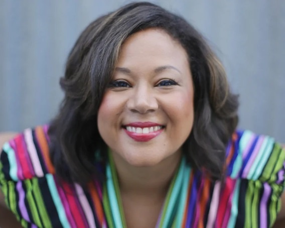 Жасмин Гийори (по-Русски иногда переводят как Гиллори) -  автор девяти романов, ставших бестселлерами.