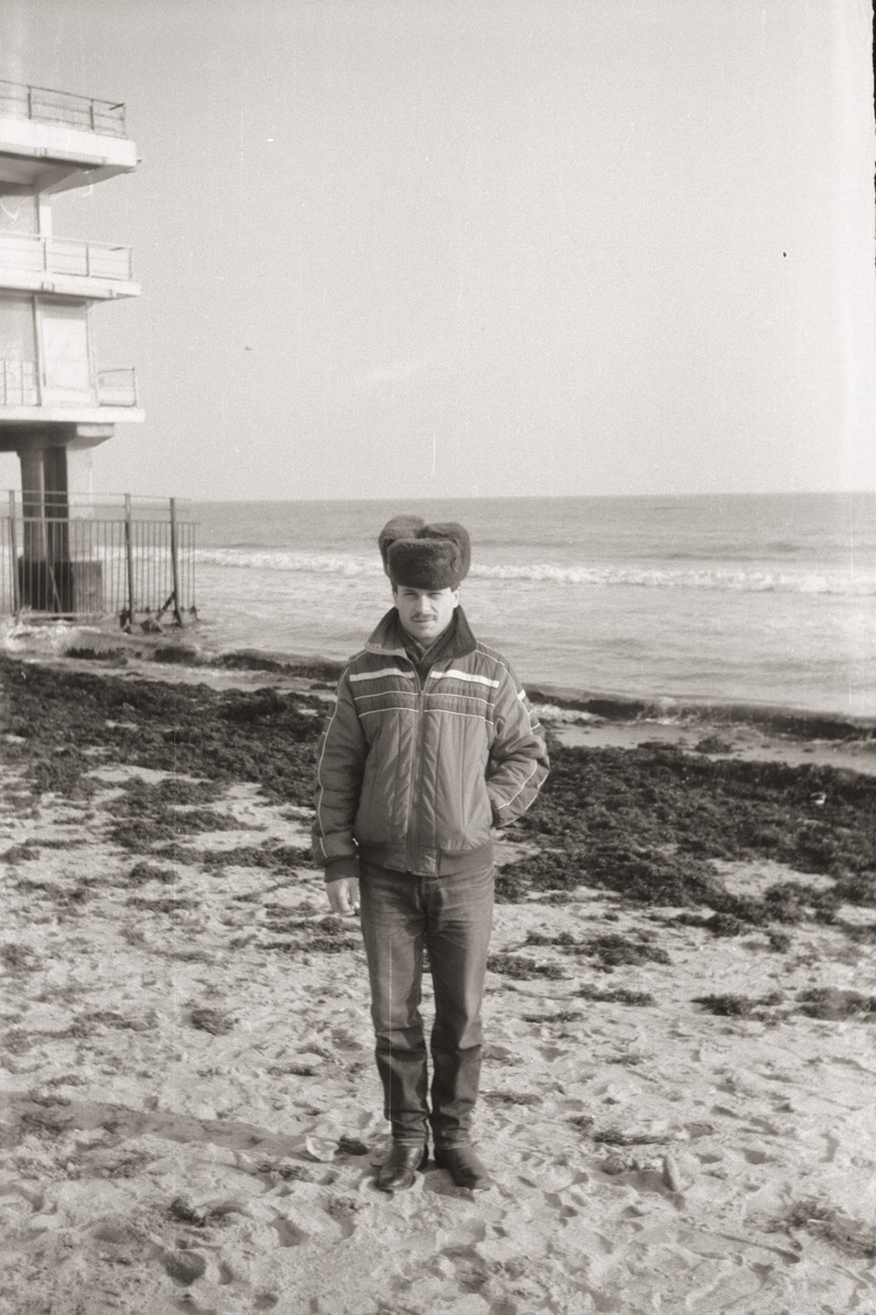 Это я. Крым. Евпатория, Центральный пляж, зима 1990 -1991 год.